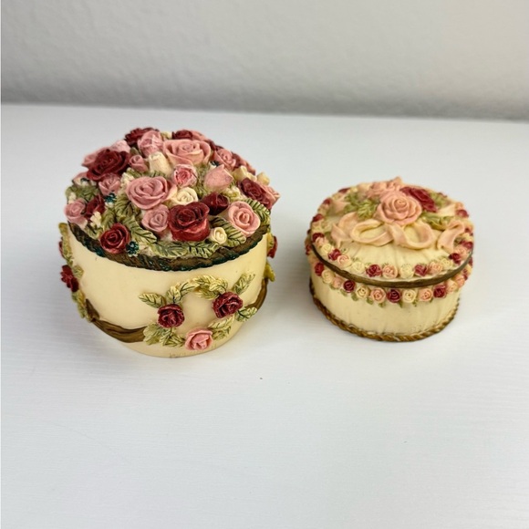 Vintage Sculptured Rose Trinket Box by Dezine Ltd Set of 2 Hand-painted 90’s - Picture 5 of 14